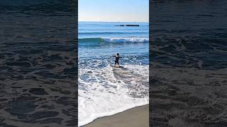 Ninja?? on the water【スキムボードで滑水】小波越え 360 shove it in skimboarding shorebreak surfing