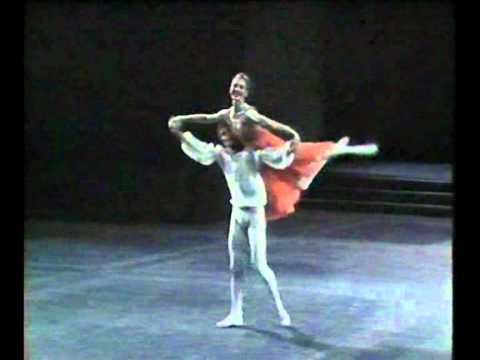 Romeo & Juliet - Nureyev, Fracci, Fonteyn - 3/8 The Balcony Scene