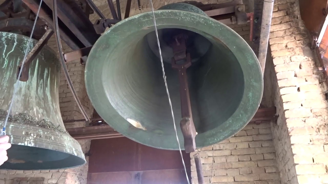 Paks (H) - Evangélikus templom harangjai egyesével