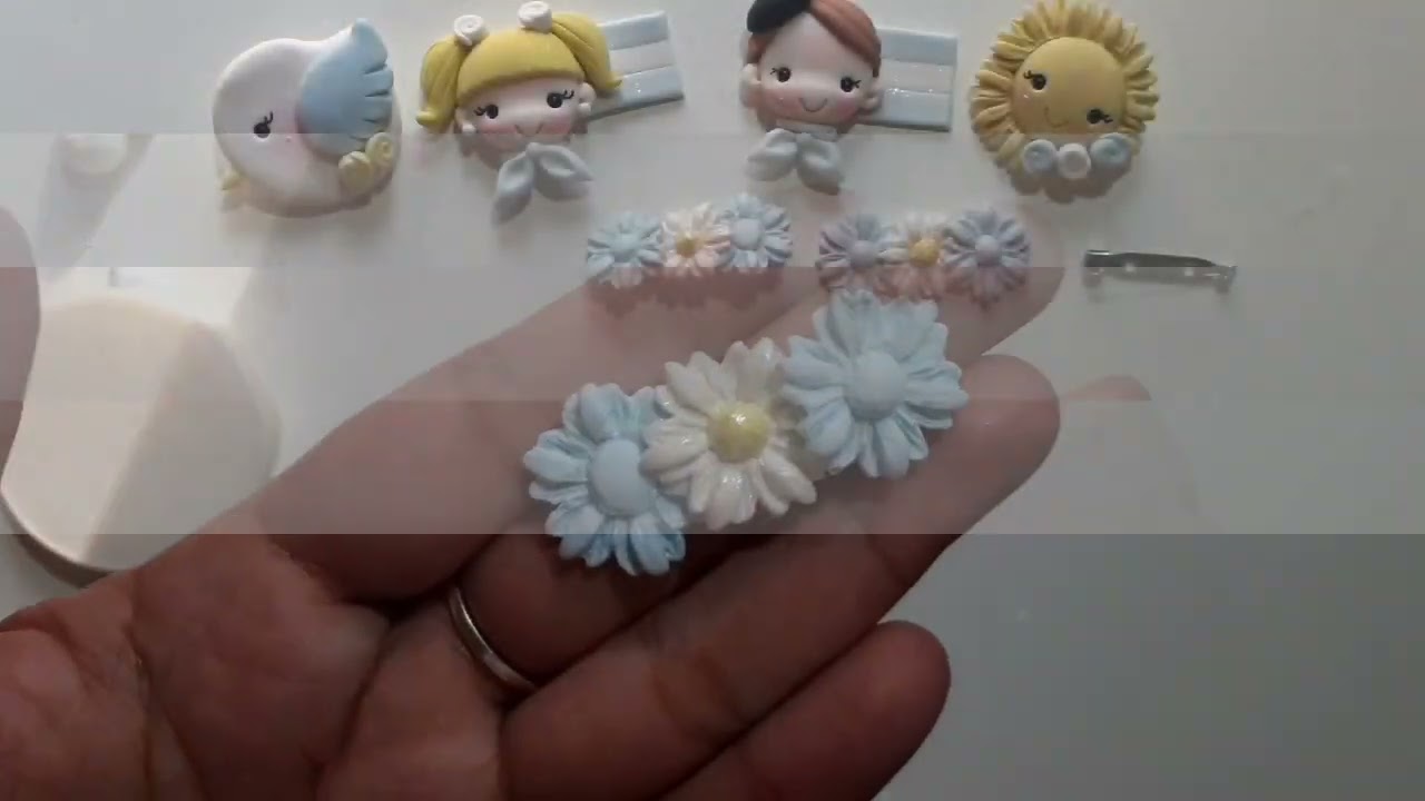 Escarapela en porcelana fría. Modelo n° 3