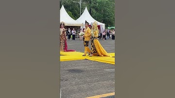 Lomba fashion show baju adat banjar dan adat bugis
