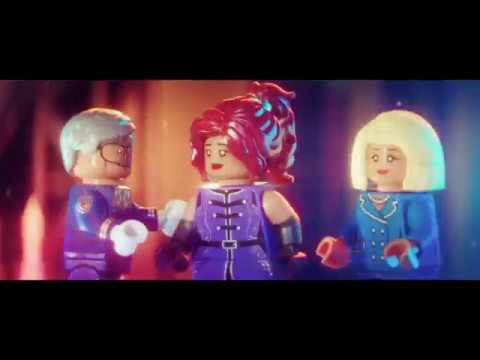 Bruce Wayne/Batman sees Barbara Gordon for the first time | The Lego Batman Movie