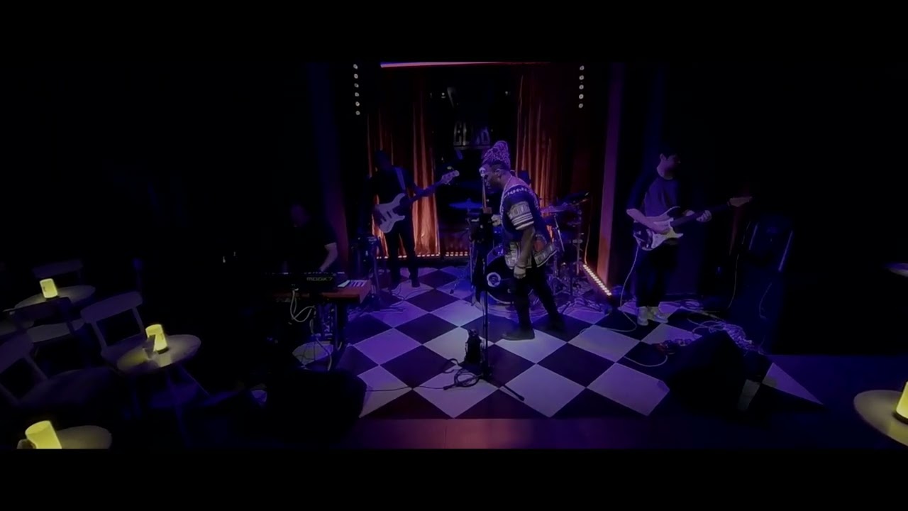 KEVIN MAXIM performs "Frontin'" by Pharrell Williams