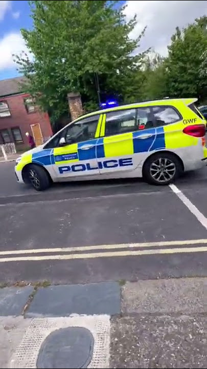 Police car and van blocking London road siren 👮‍♀️🚓🚨 #shorts