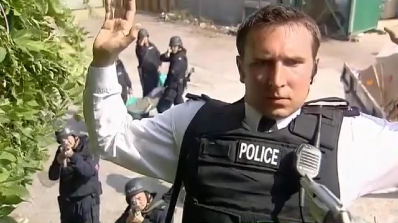 The Bill: Smithy Offers Himself As Hostage To Jules Ellis (29th October 2003) 1/2