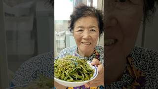 오독오독 감칠맛 미역줄기볶음