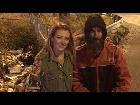 Die Kellnerin gab dem Obdachlosen zu essen … Sie konnte nicht ahnen, was dann passieren sollte