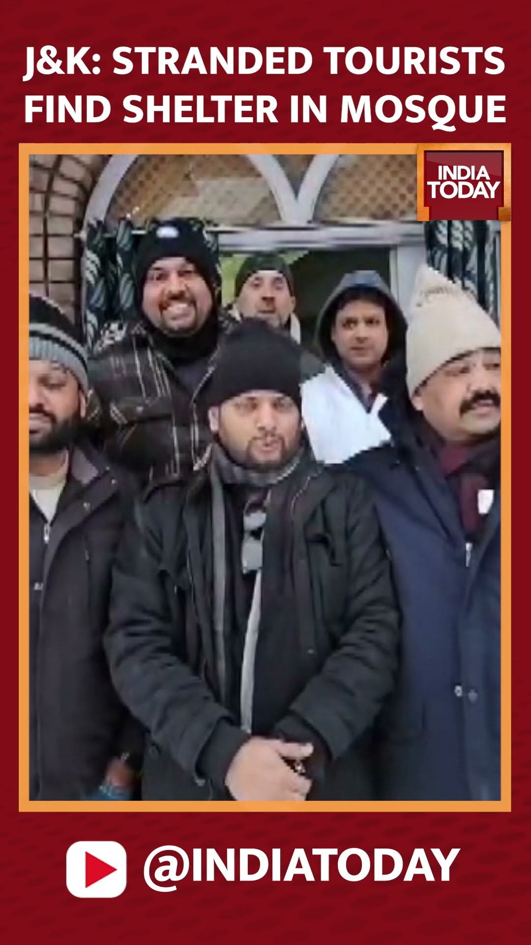 J\u0026K: Stranded Tourists In Sonamarg Received Warm Hospitality From Locals At Jamia Masjid