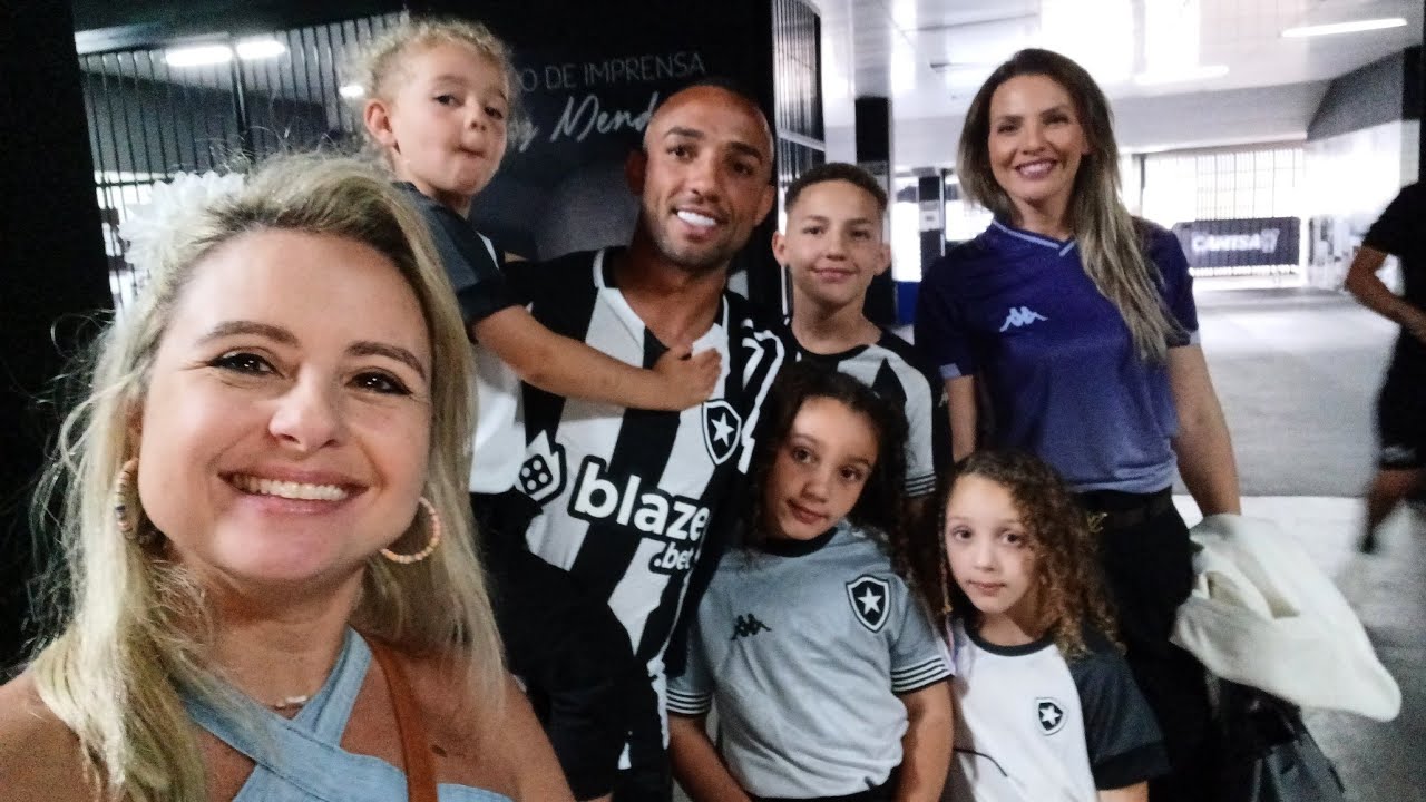 CONHEÇA A FAMÍLIA DE MARÇAL DA PREMIER LEAGUE PARA O BOTAFOGO YouTube CONHEÇA A FAMÍLIA DE MARÇAL DA PREMIER LEAGUE PARA O BOTAFOGO YouTube