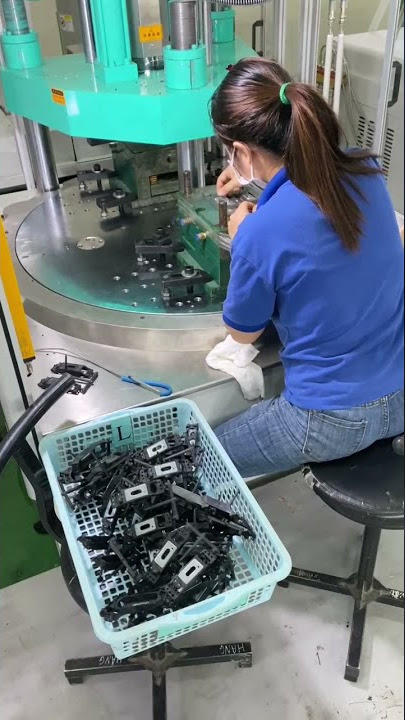 LG TV speaker making machine rotary table injection molding machine JY 850R2