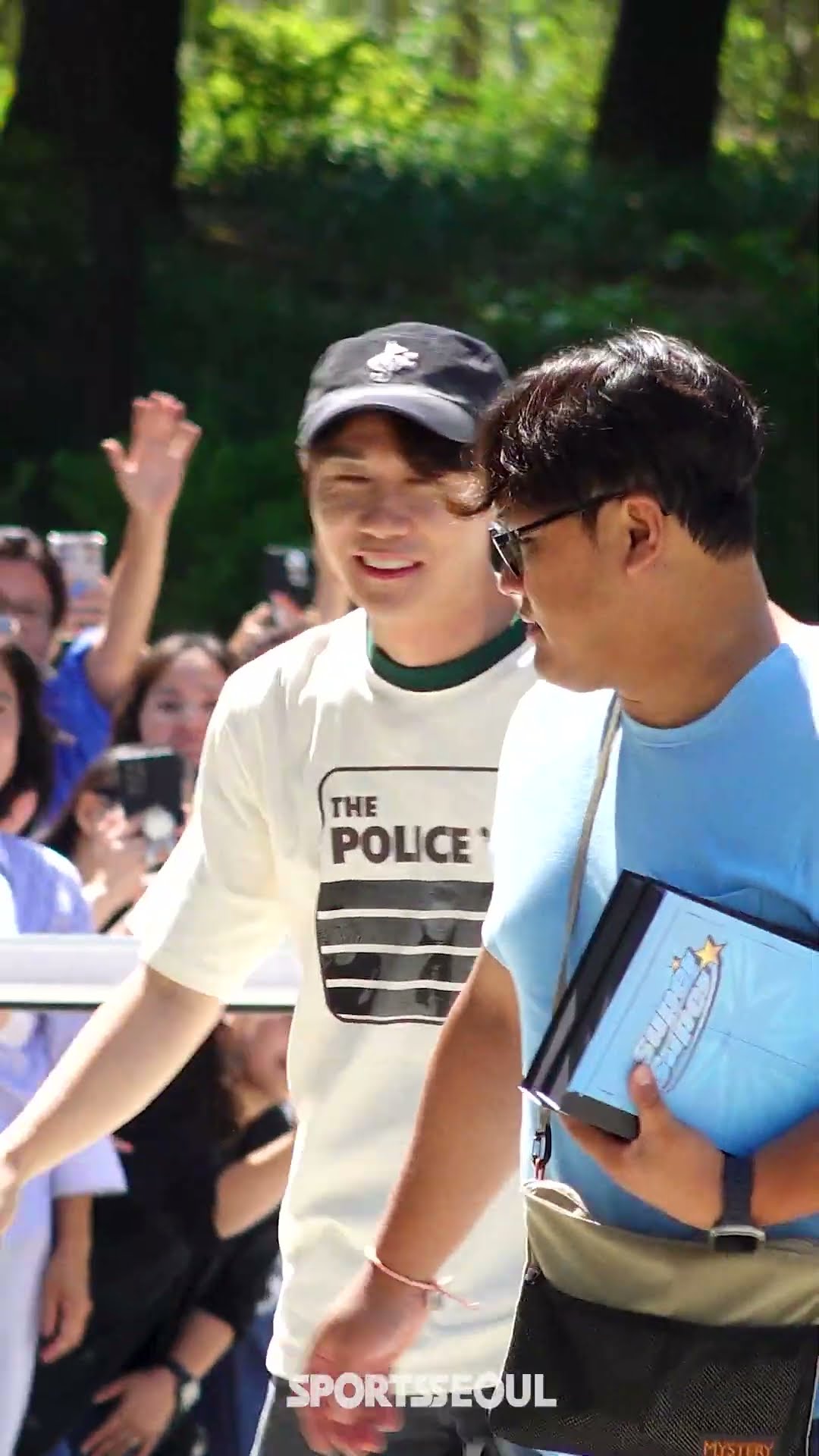 영탁, 슈퍼 히어로처럼 팬 향해 돌진! #12시엔주현영