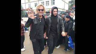 Degerli Sanatçımız Soner Arıca Okulumuza Geliyor🙂 Resimi