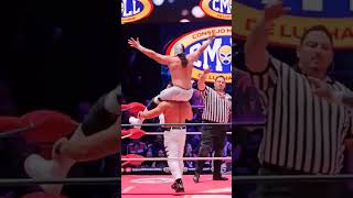 Famous Andrade carga a Brillante Jr en el ring de la Arena México Profile