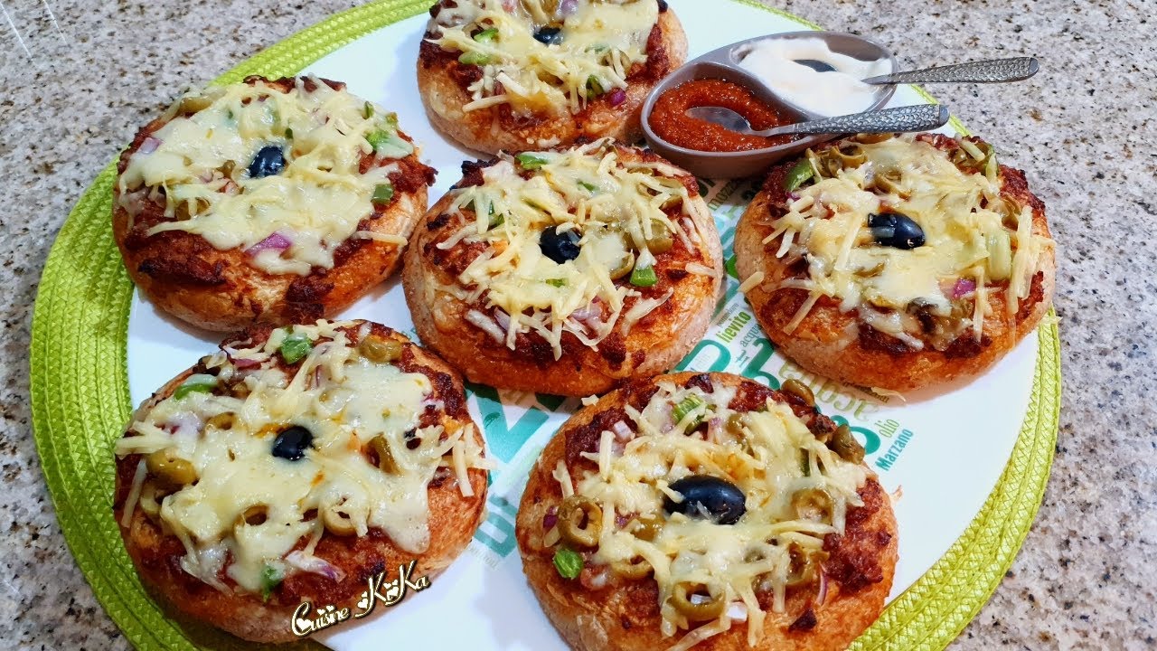 ميني بيتزا سريعة و صحية بالفرينة الكاملة ، فطائر خفيفة و قطنية و بزااف بنينة