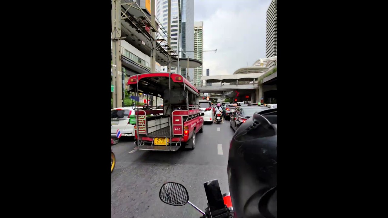 Bangkok traffic filtering, bike life