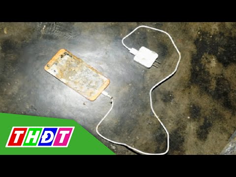 Video Nổ điện thoại lúc học online, học sinh lớp 5 ở Nghệ An... - YouTube