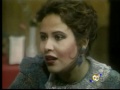 Leonela (1984) - Leonela corrompe la donna delle pulizie HQ