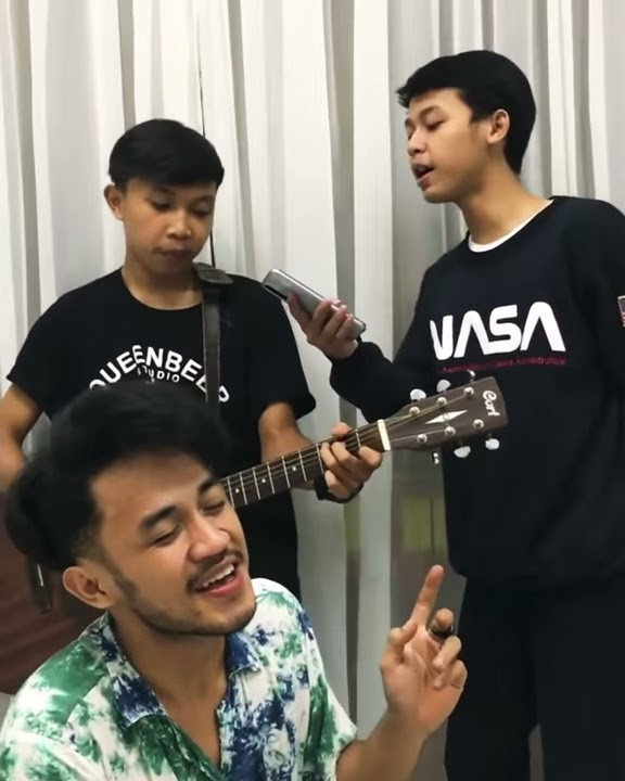 Story wa gitar cover raffa badri || Rey Mbayang – Di Sepertiga malam