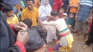 paman badut!!! yang mendem pada salaman sama tuan rumah!! mekar budoyo live klaten
