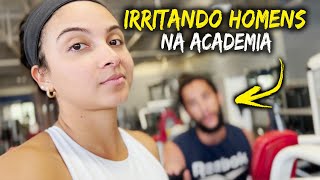 Mulher Mexendo Com Homems Na Academia