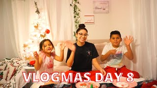 VLOGMAS DAY 8 | DECORATING CHRISTMAS COOKIES!