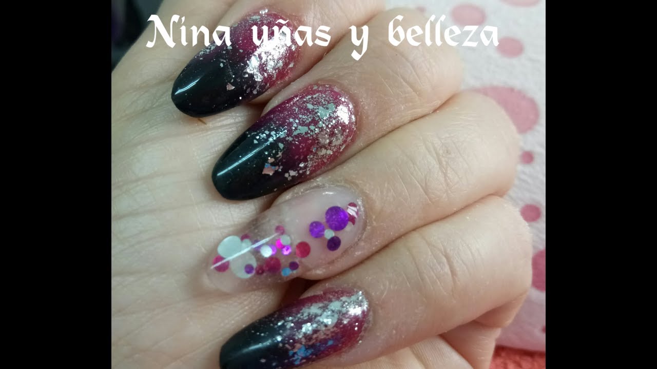 Uñas negro-tinto con confetis, escamas plateadas con efecto espejo - thptnganamst.edu.vn