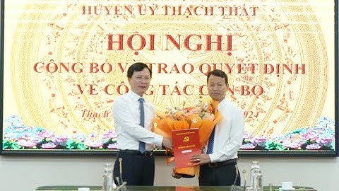 Trao Quyết định công tác cán bộ tại Trung tâm Văn hóa- Thông tin và Thể thao huyện