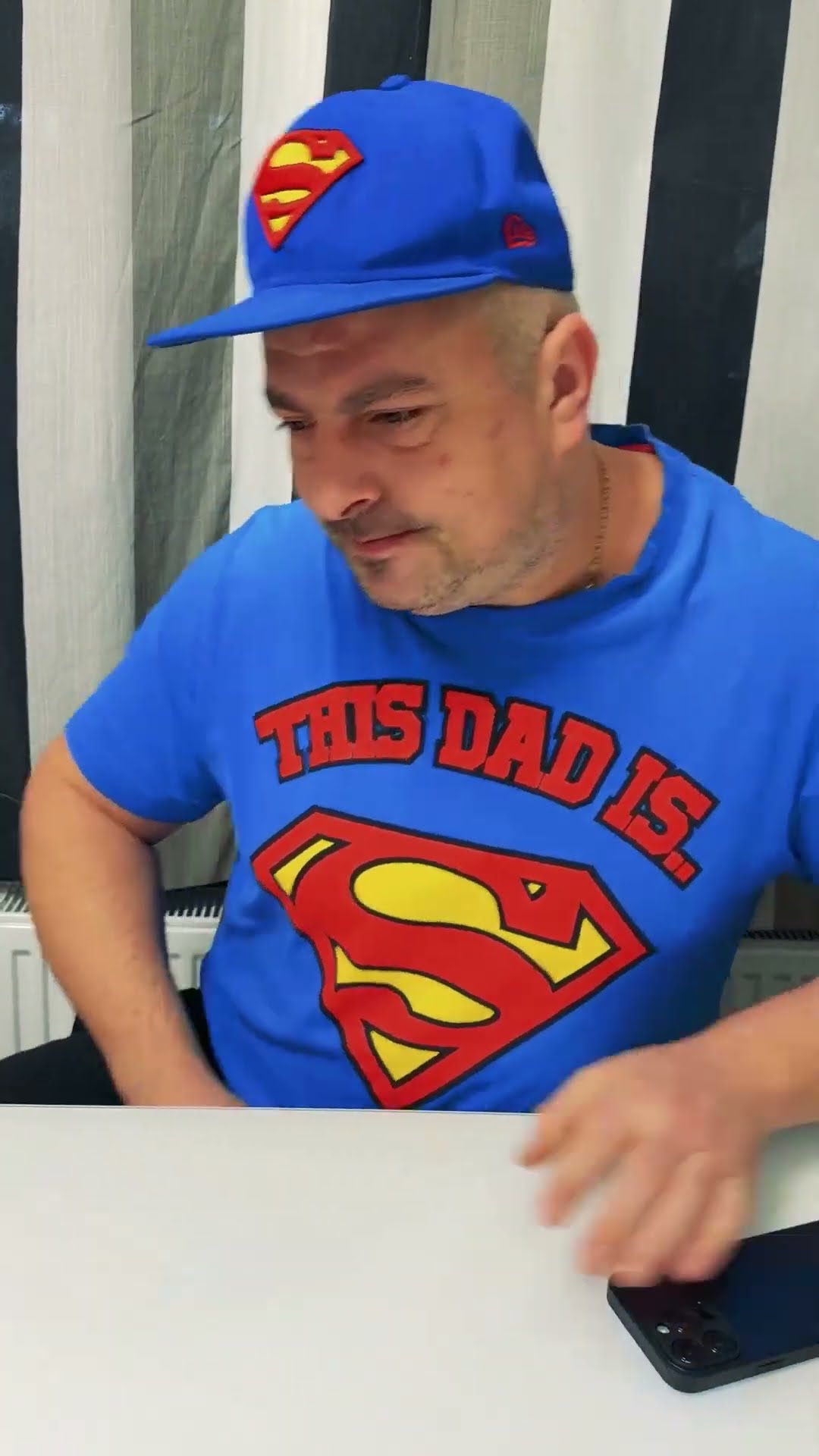 Baby gets help from dad ??????❤️?