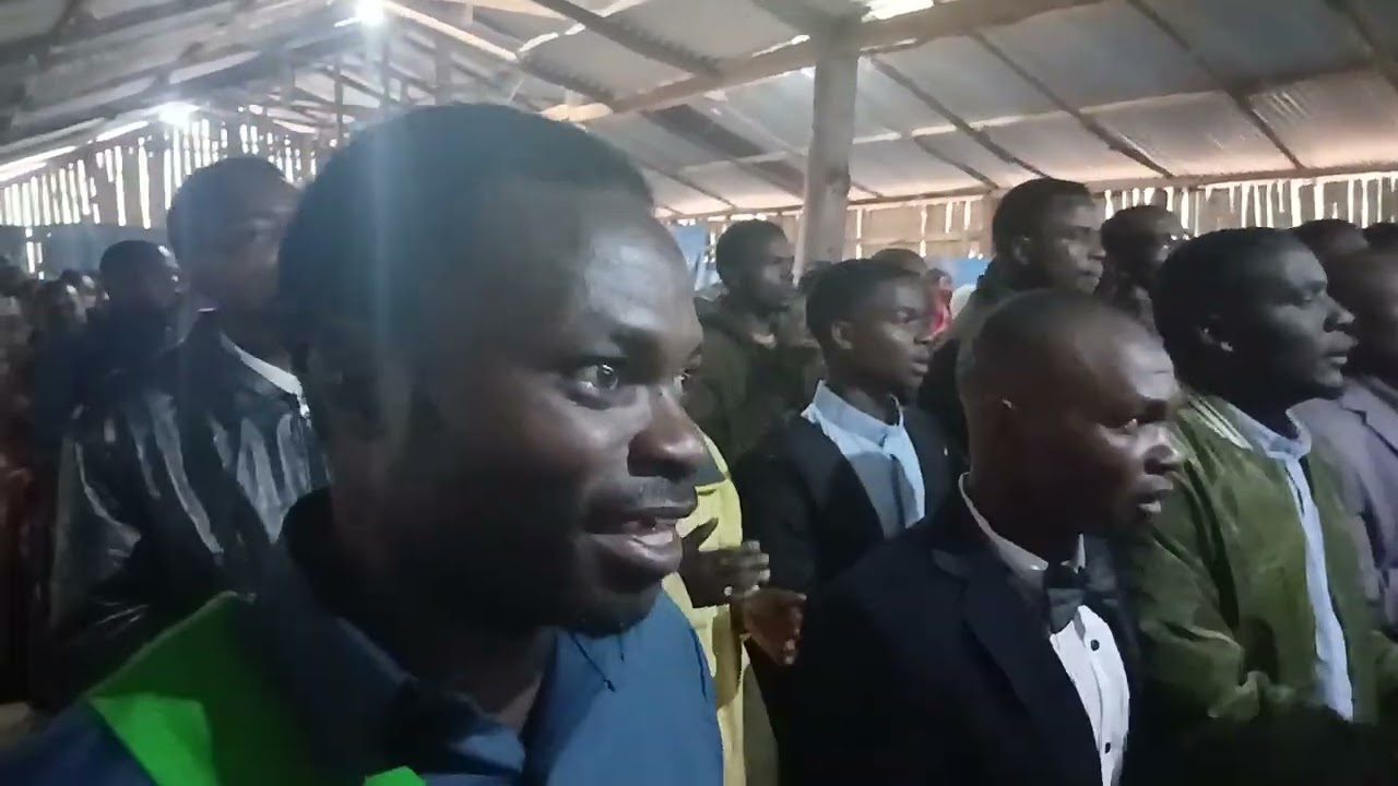 Utukufu kwa Mungu juu Mbinguni, kwaya ya UWAKA LUMWAGO 