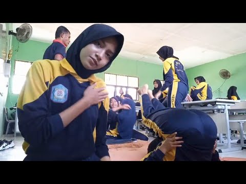 Keseruan Siswi Hijab SMA Cantik Praktek Pjok