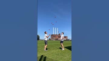 Passing 10 balls #juggling