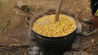Jesucito del MAAC como pelar el maíz