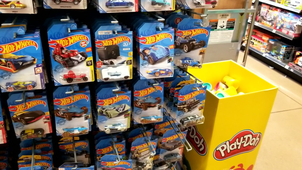 LevelMDiecast Full Saturday Peg Hunt VLOG - Matchbox Moving Parts  Clearance?!
