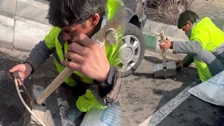 نوازندگی کارگر افغانی در ایران 😢 چه استعداد های که نابود میشوند