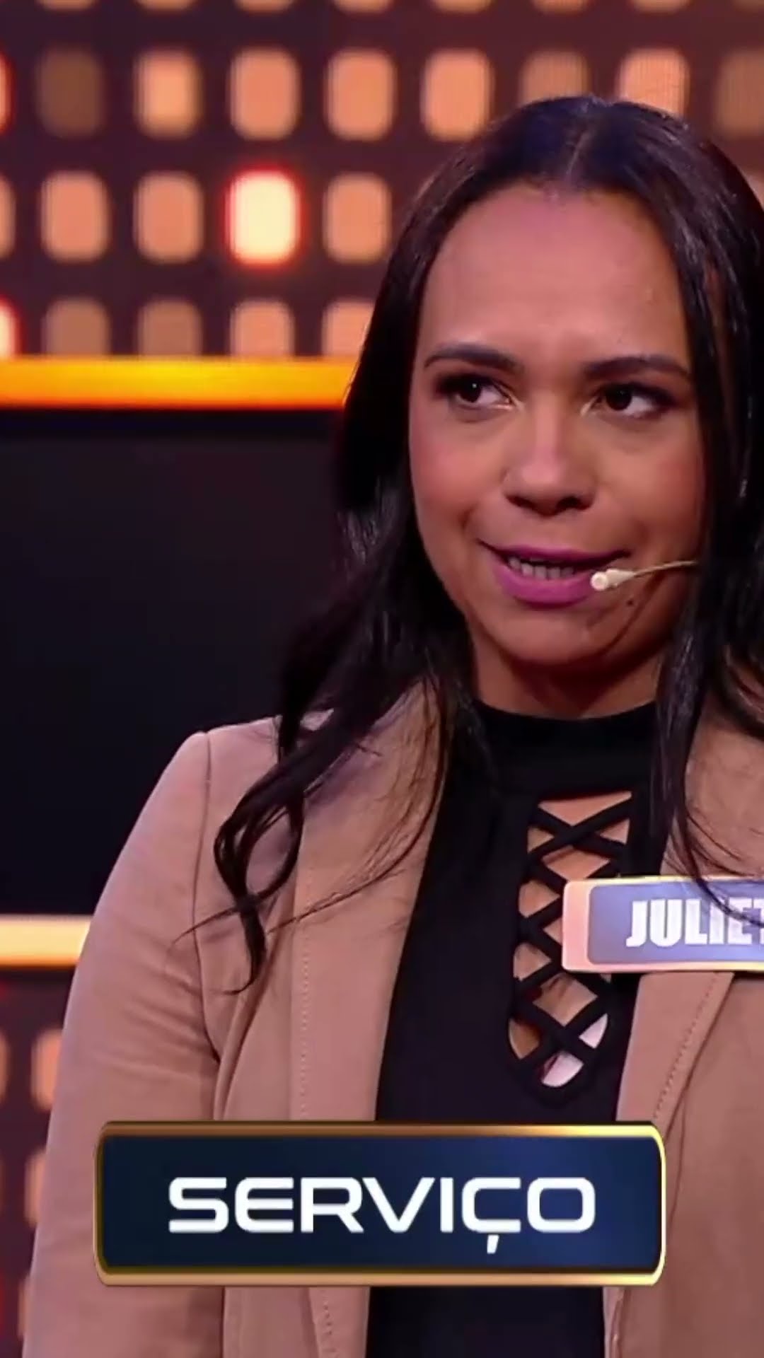 A palavra é SERVIÇO…Andrea de Andrade tenta acertar com dicas dos participantes