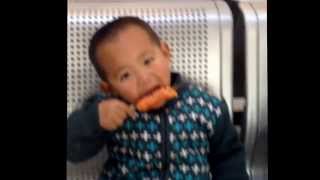 Şeker Gibi Sosis Yiyen Çinli Çocuk