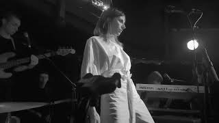 Aldous Harding. 