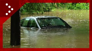 Alluvione a Monza, auto sommerse dall'acqua nella zona della Villa Reale