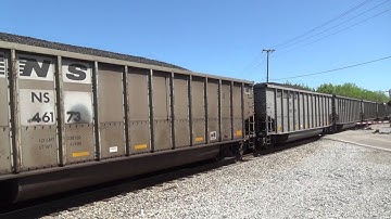 CSX 5211 (GE ES40DC) leads NS 820
