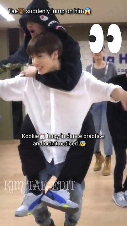 when tae🐻 suddenly jump on kookie's🐰 shoulder😱🔥#bts #taekook #shorts