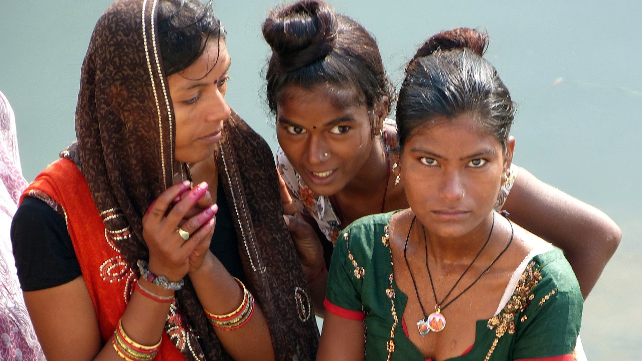 India - Orchha - Ram Raja Temple - Betwa River.  Women perform  traditional  rituals .