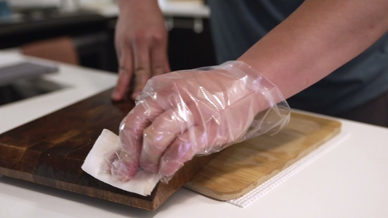 [Cooking Journey] Rubbing mineral oil on a cutting board ASMR