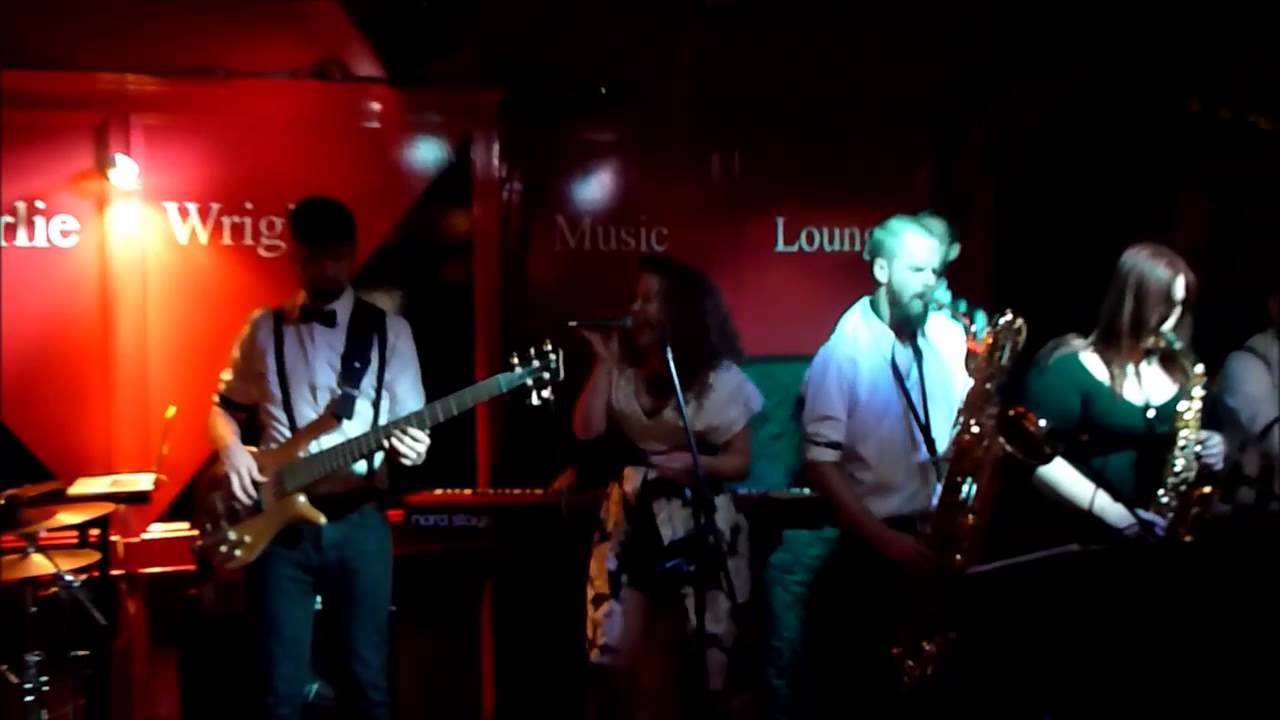 Move It Shake It   Queen Dee & the Hornets @Charlie Wrights London