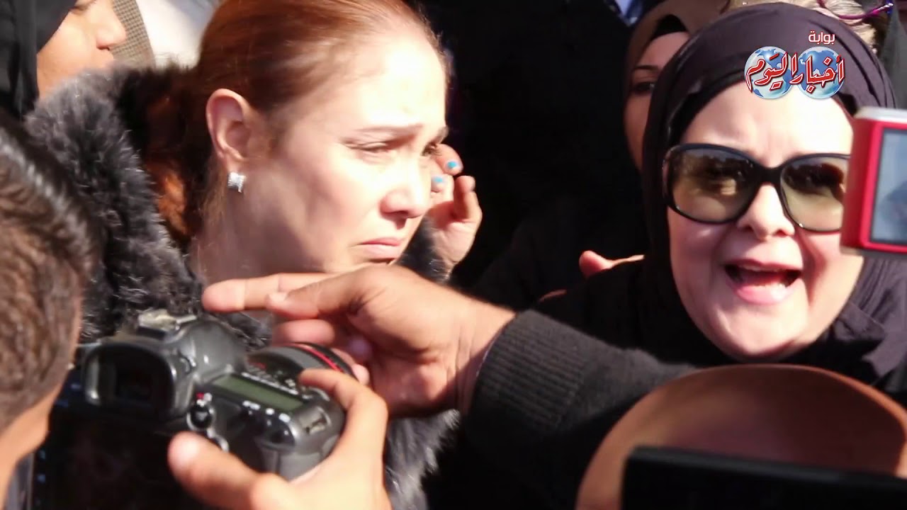 أخبار اليوم |جنازة شعبية للفنانة شادية تخرج من مسجد السيدة نفيسة