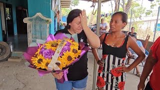 Pepa con lagrimas en sus ojos le agradece alas otras personitas por otra sorpresa mas que le mandaro