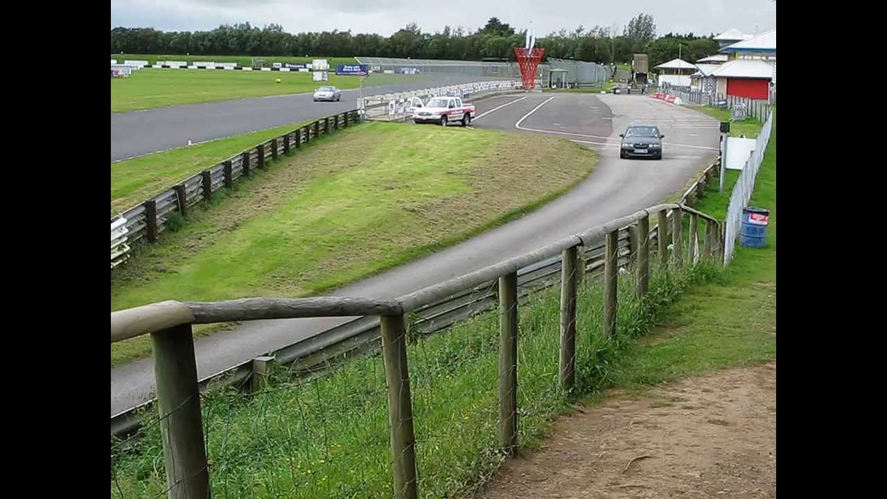 MGOT trackday Castle combe September 2012, MG ZS 180 full throttle out of the pits!
