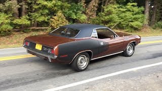 Ripping Through Gears In A 1971 Cuda 440+6, 4 speed