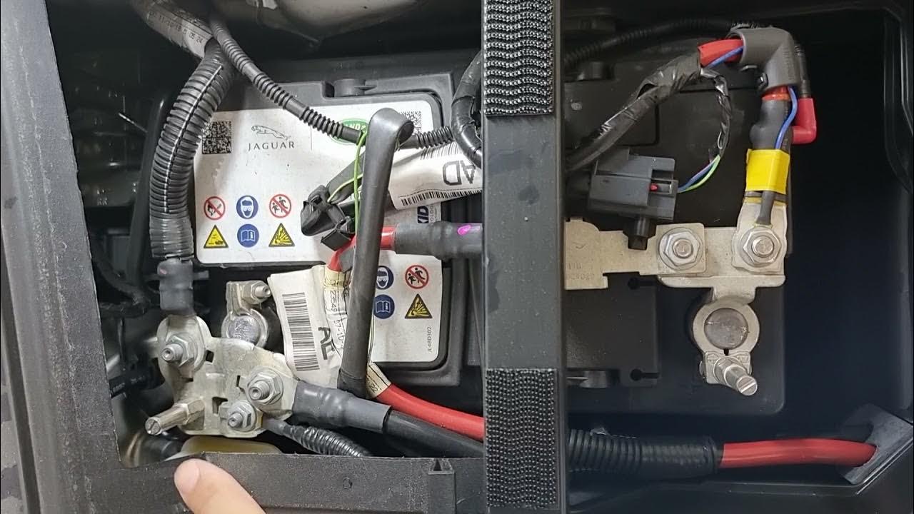 SẠC BÌNH ẮC QUY JAGUAR E PACE BATTERY CHARGE - YouTube