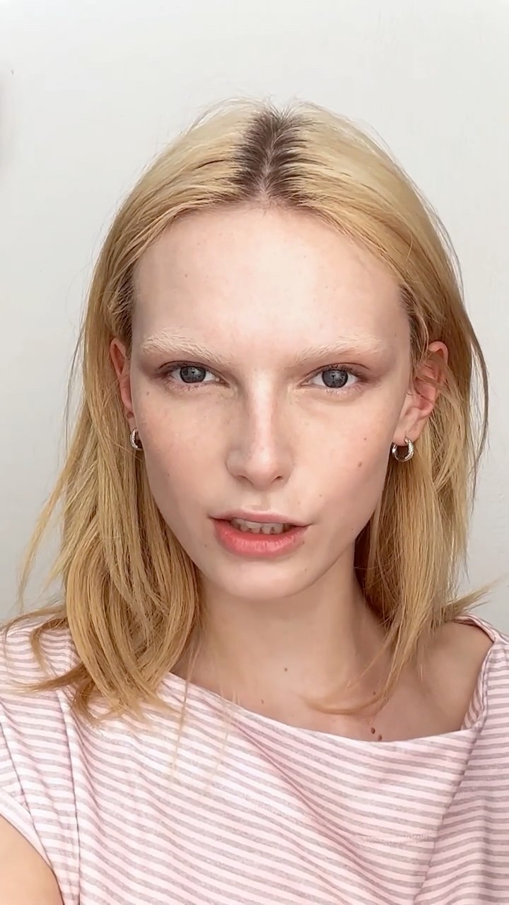 Alex Consani's Beauty Secrets Are Essential