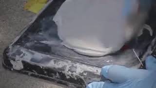 Un génie a réparé de gros trous de rouille sur une voiture sans soudure.